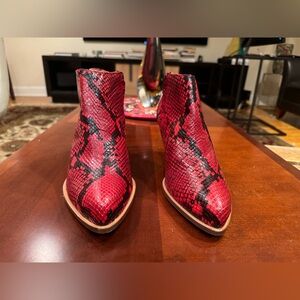 NWT ALBERTO ZAGO Leather Booties Made in ITALY, Red and Black. Size: 38 1/2